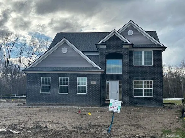 26451 Celtic Dr, Flat Rock, MI 48134