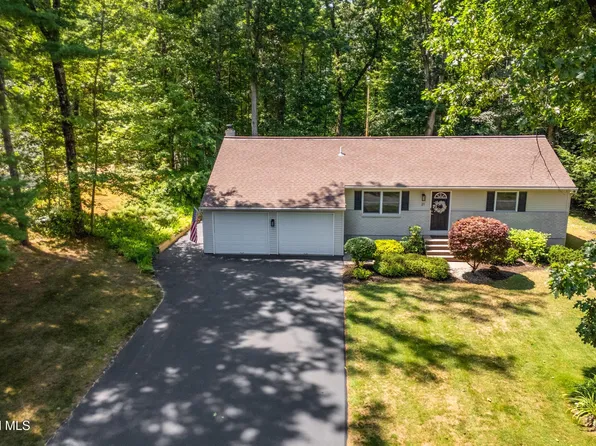 21 Kaatskill Way, Ballston Spa, NY 12020