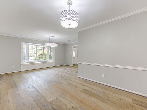 5th image of 5019 Oak Forest Dr
