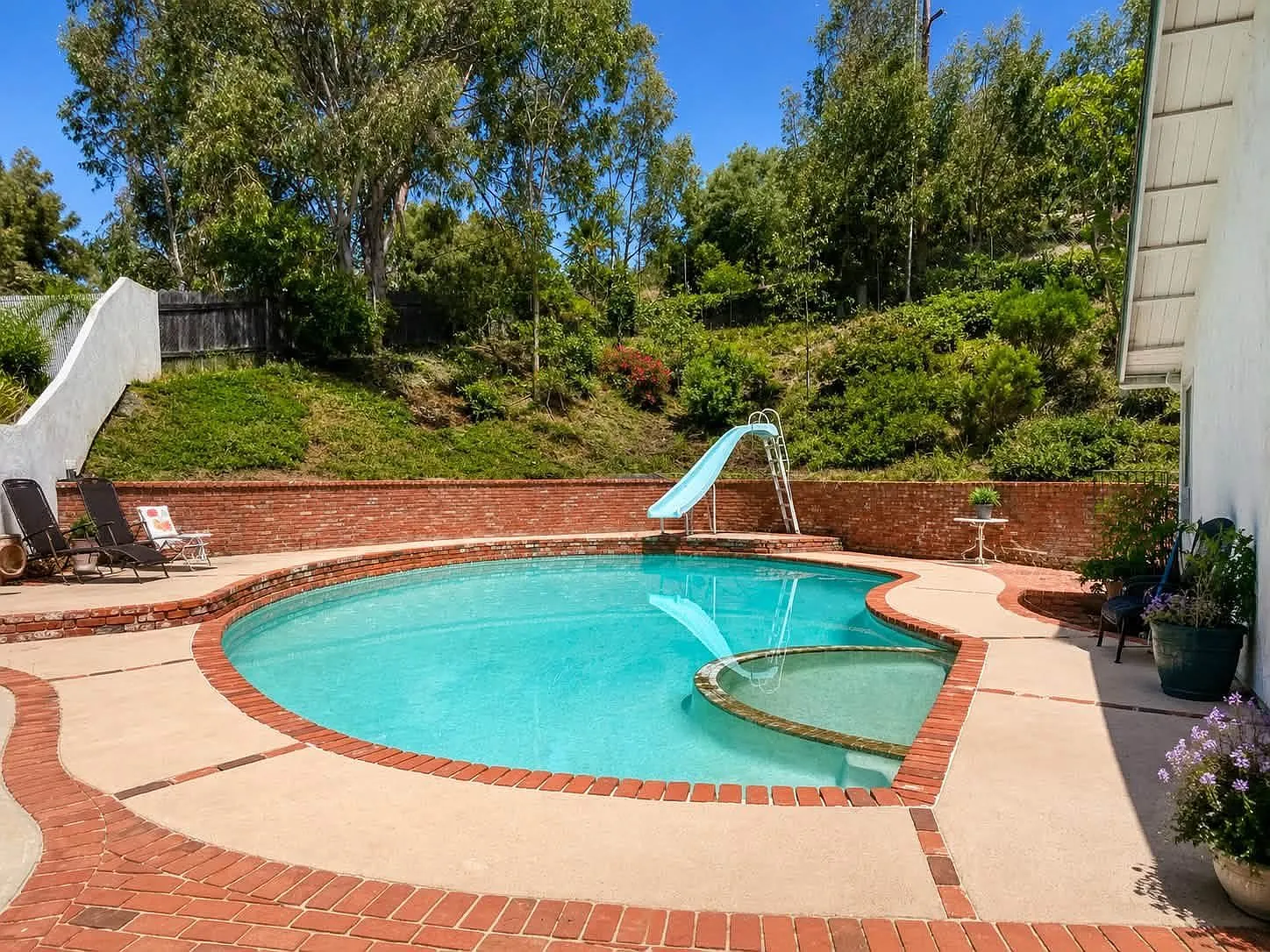 4 bed, 1868 sqft, $4,600 — Photo 4