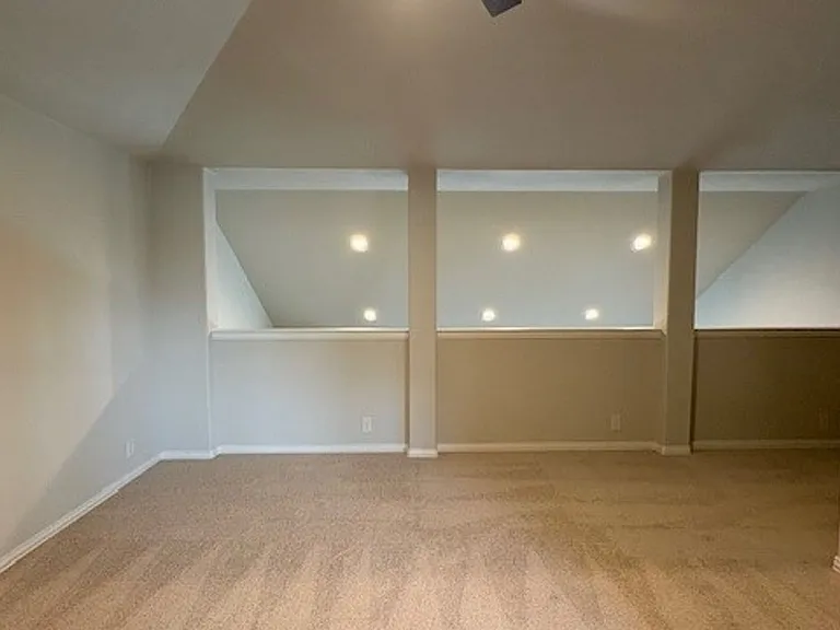 9400 Wellington Dr — Photo 14