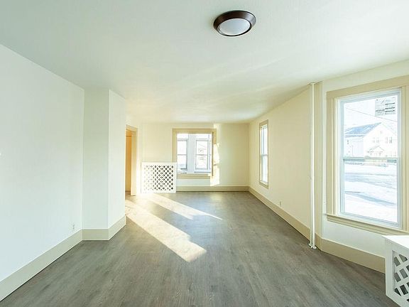 5th image of 804 3rd St N