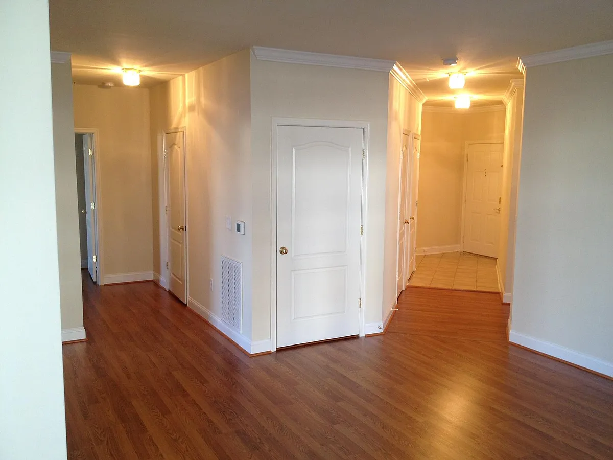 Building Photo - 5800 Clipper Ln #203