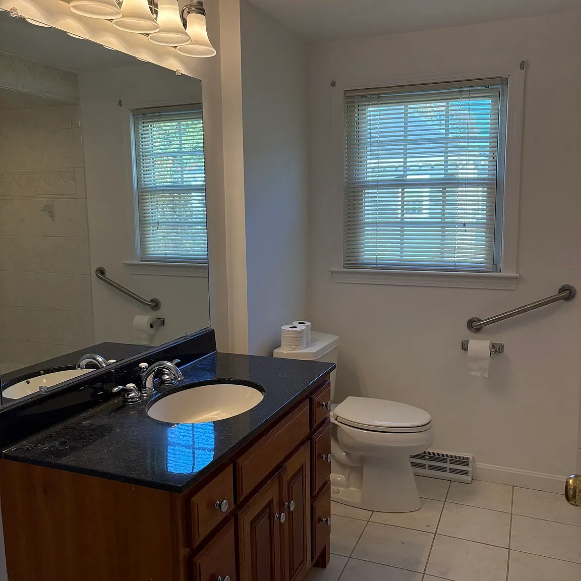 3 bed, 1.5 bath, 2194 sqft, $3,997 — Photo 3