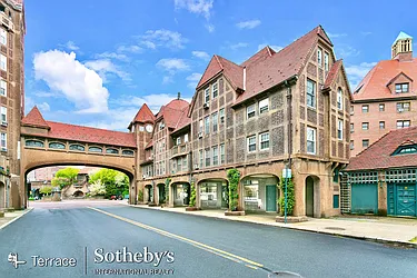 10 Station Square, #R52