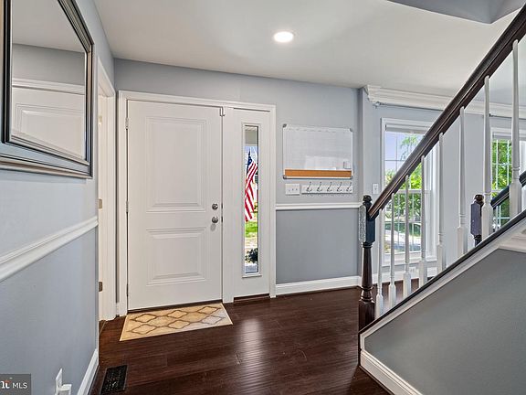 4th image of 6 Sturbridge Ln