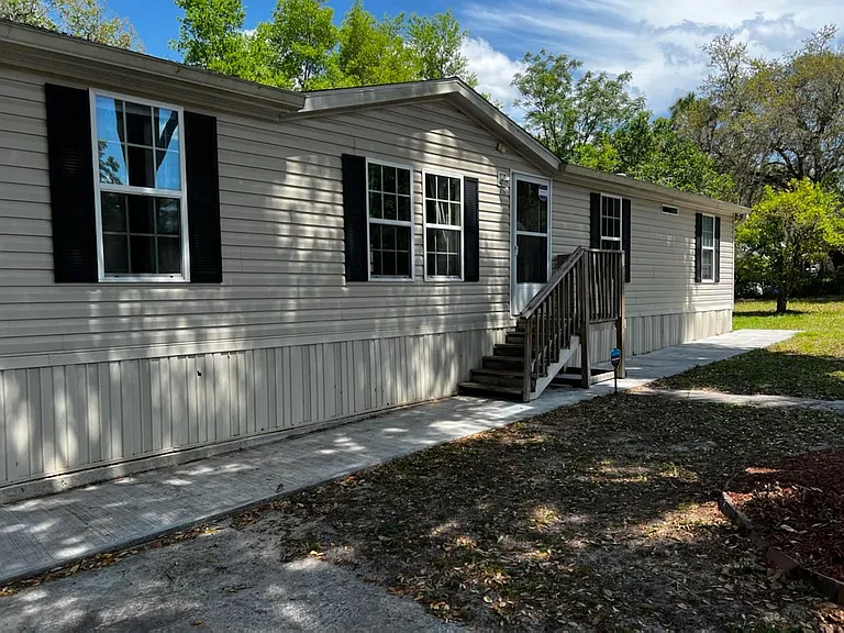 116 Pine Ln — Photo 1