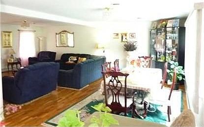5th image of 27 Ravenna Dr
