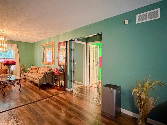 5th image of 615 Old Tanyard Rd