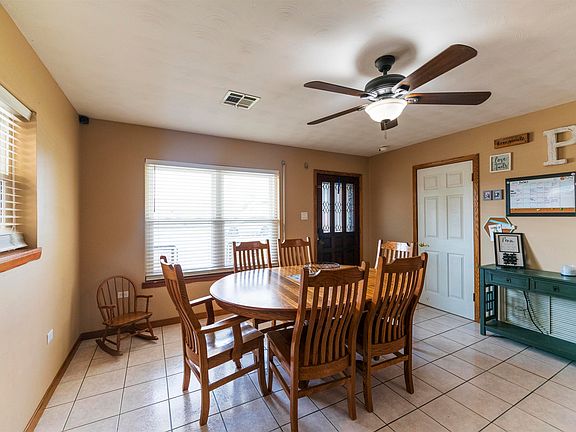 4th image of 412 Holiday Dr