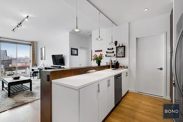 Sold by Bond New York | media 1