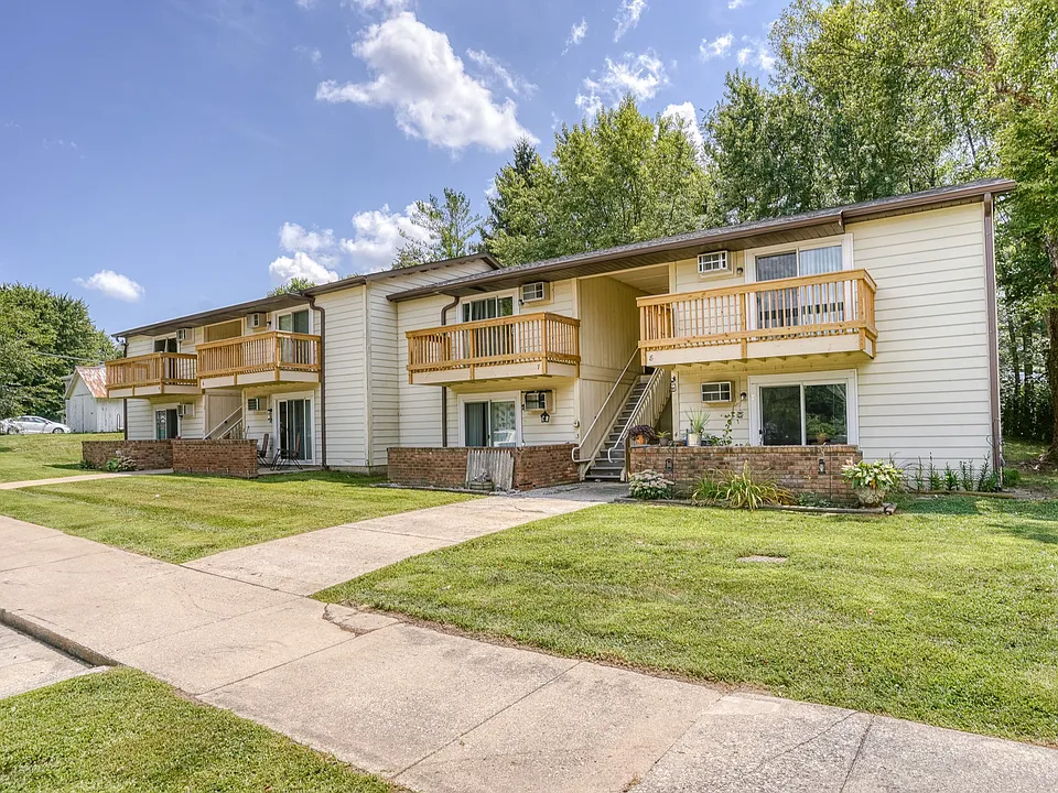 Elevate your lifestyle at Green Valley, featuring modern amenities, spacious layouts, and beautifully maintained grounds. Enjoy convenience and comfort in a vibrant community. Schedule a tour today and find your perfect home!