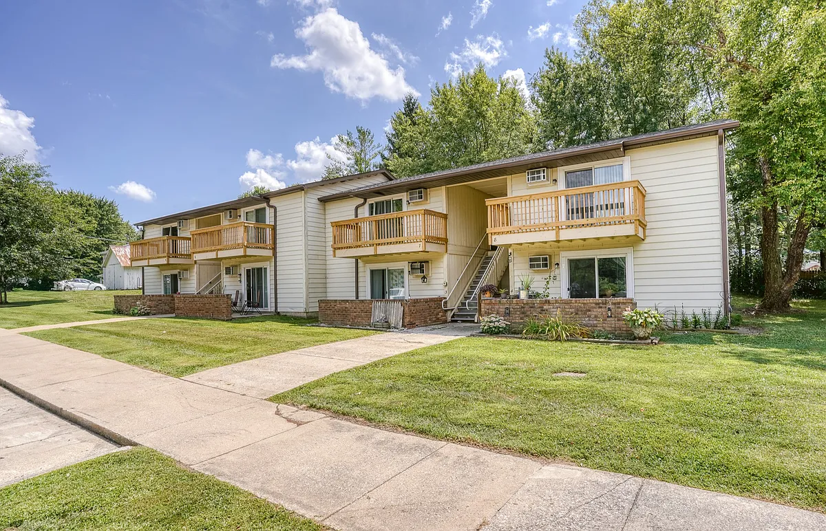 Elevate your lifestyle at Green Valley, featuring modern amenities, spacious layouts, and beautifully maintained grounds. Enjoy convenience and comfort in a vibrant community. Schedule a tour today and find your perfect home! - Green Valley Apartments