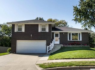 3729 Inwood Ave, Dubuque, IA 52001