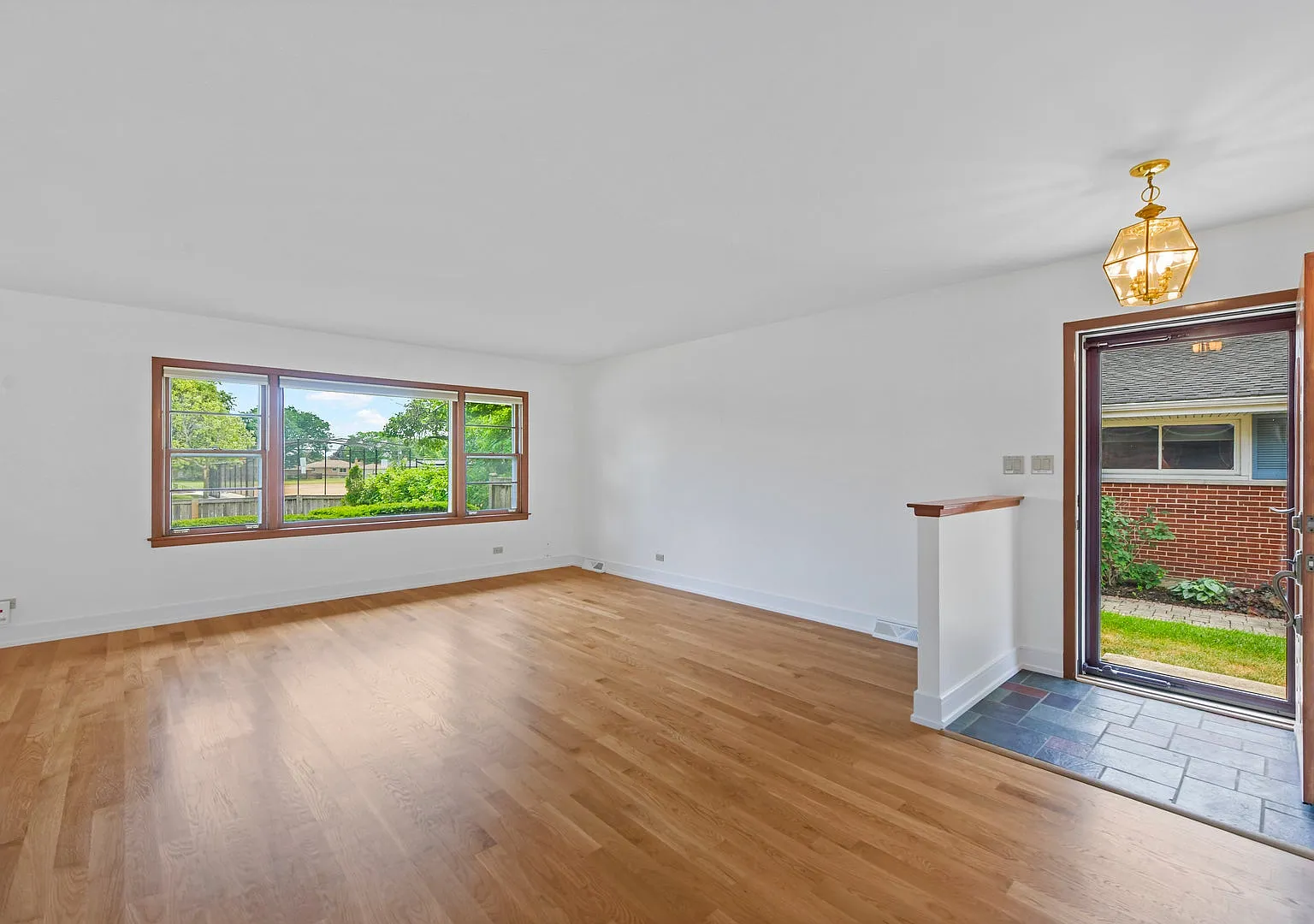 3 bed, 1717 sqft, $3,800 — Photo 2