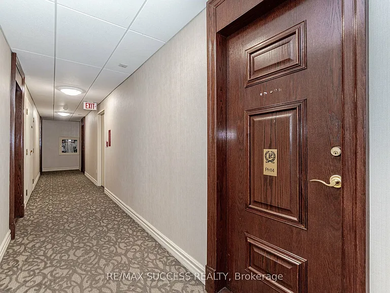 11 Michael Power Pl #Penthouse 14 — Photo 2
