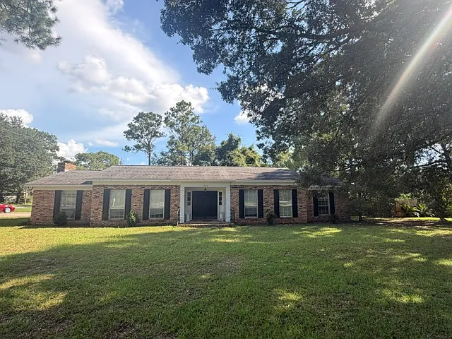 202 Adams Dr