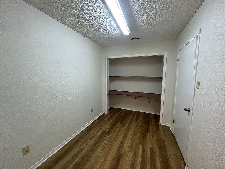 1st image of 801 Estates Dr