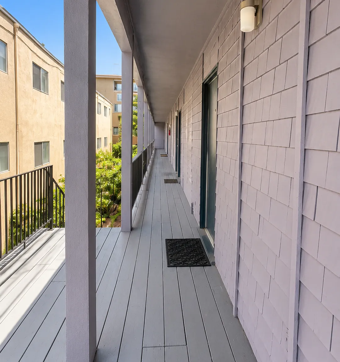 731 Oakland Ave — Photo 3