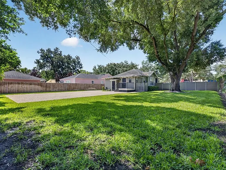 1225 E Amelia St — Photo 30