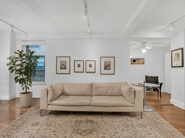 424 E 52nd St APT 4D, New York, NY 10022