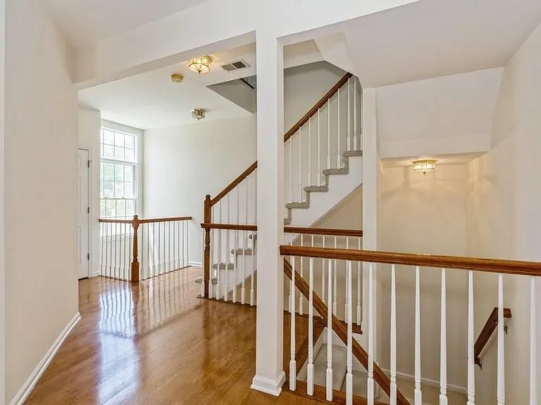 605 Binghampton Ln — Photo 31