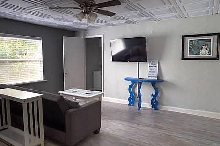 1st image of 807 9th Ave N APT 2