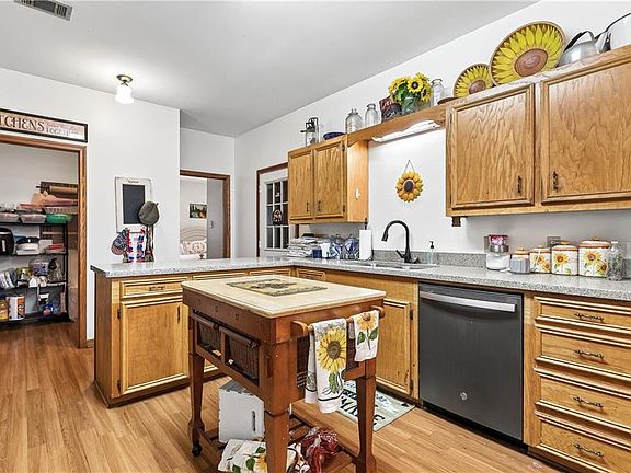 4th image of 217 Camellia Rd