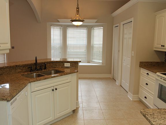 3rd image of 11797 Creek Dr