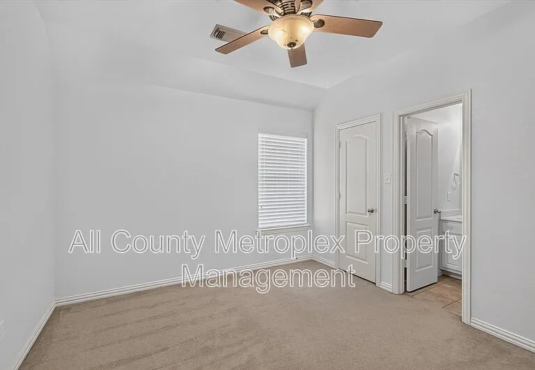 822 Shadybrook Dr #4 — Photo 7