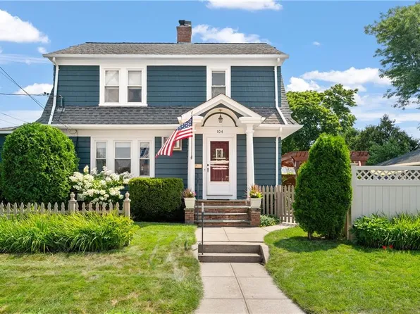 104 Alexander St, Cranston, RI 02910