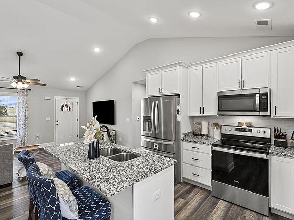 3rd image of 104 Candy Apple Ln