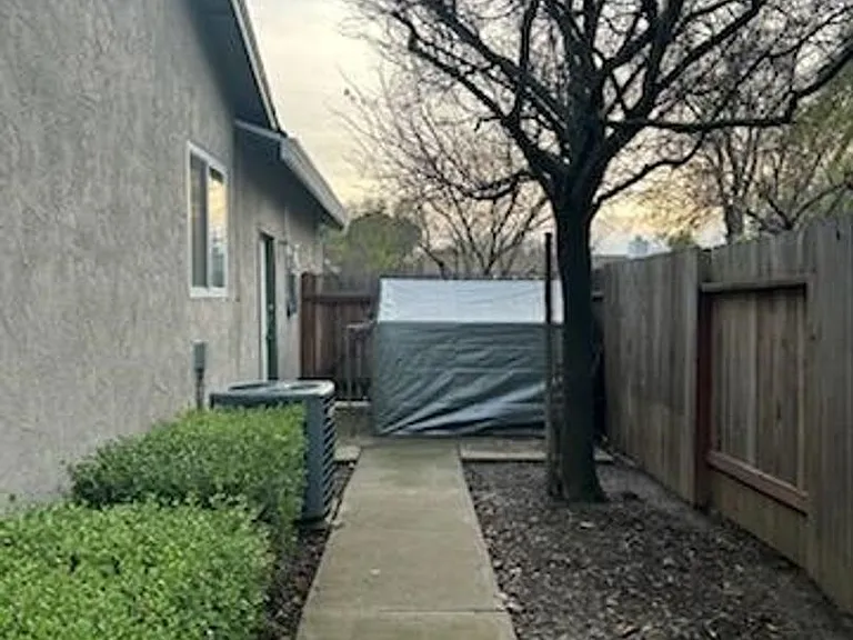 400 W Creekside Cir — Photo 3