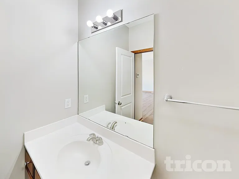 7712 Lachman Ave NE — Photo 9
