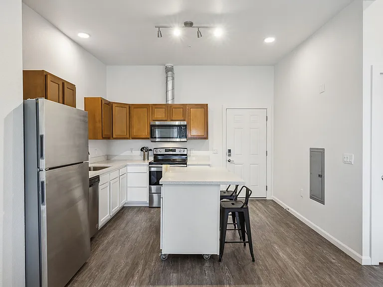 Pullman Lofts — Photo 34