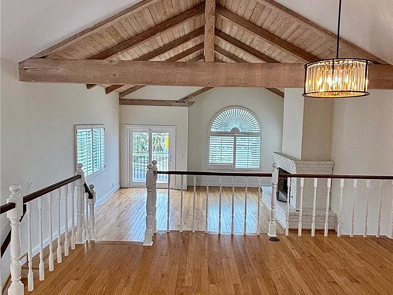2044 Prospect Ave — Photo 6