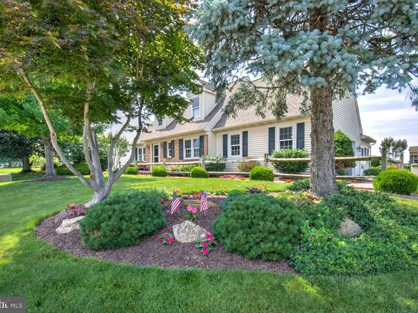 231 Cypress Ln, New Holland, PA 17557
