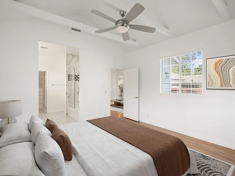 22055 Del Valle St — Photo 31
