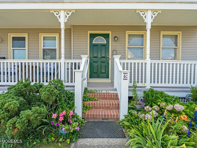 4 Webb Ave #SUMMER WEEKLY -C — Photo 6