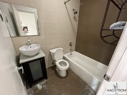 Rented by Hagstrom Management Inc | media 9