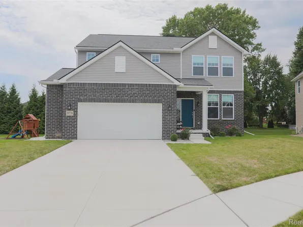 20776 Wexford Dr, Macomb, MI 48044