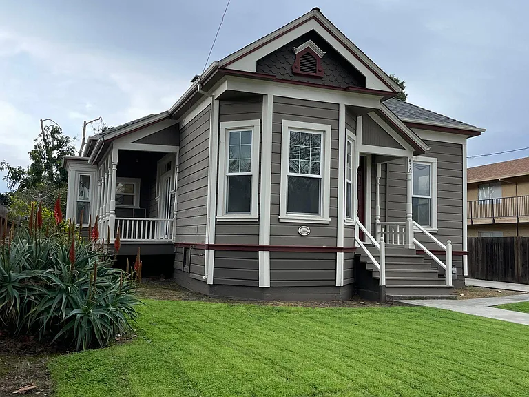 836 Monroe St — Photo 1