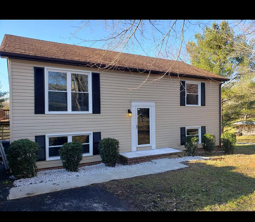 206 Holcomb Path Rd