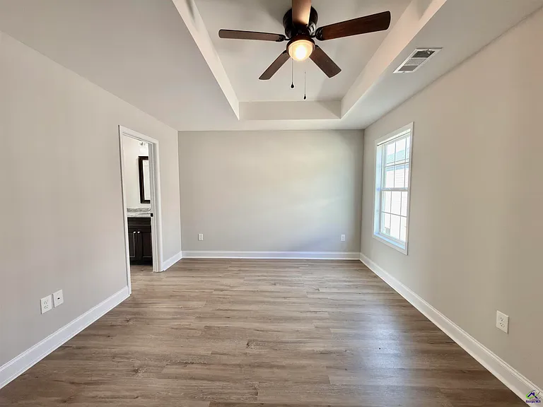212 Beau Claire Cir — Photo 33
