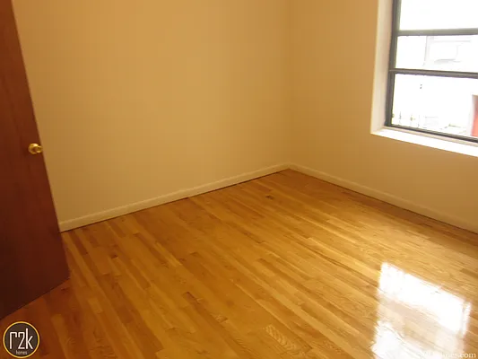 Rented by Realty 2000 Corp | media 4