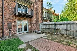 2 bed, 1.5 bath, 1056 sqft, $1,600 — Photo 2
