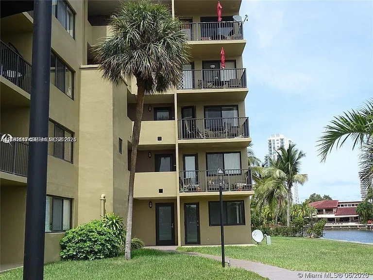 301 Golden Isles Dr #109 — Photo 10