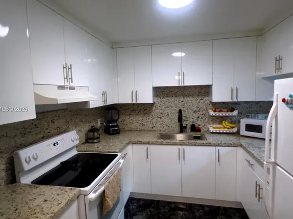 1900 W 68th St APT D207, Hialeah, FL 33014