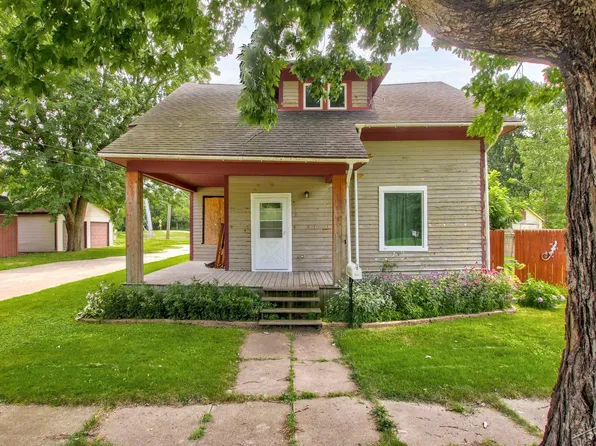 324 E Water St, Saint Charles, MI 48655