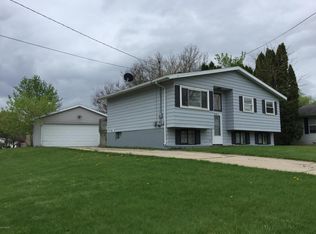 202 Robin Rd, Middleville, MI 49333